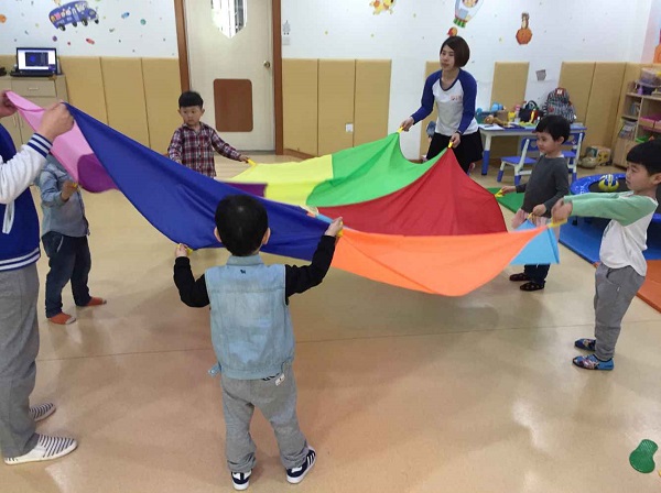 一年级孩子上课坐不住乱跑怎么办